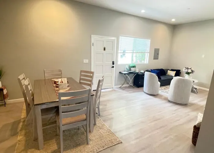 Van Nuys Luxury, Near To Universal Studios, And Hollywood