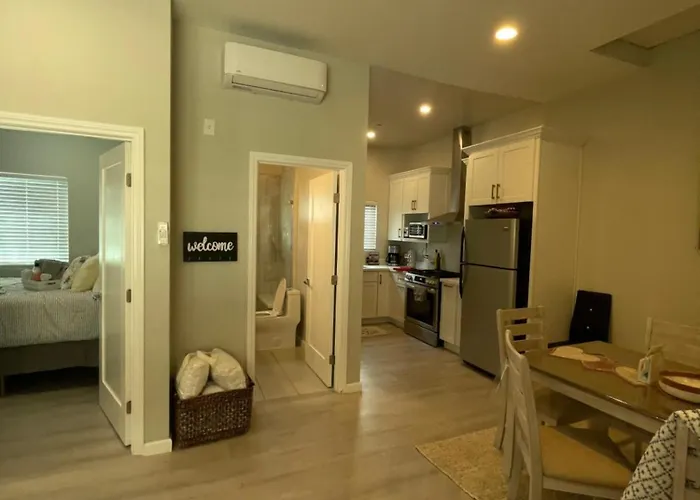 Van Nuys Luxury, Near To Universal Studios, And Hollywood